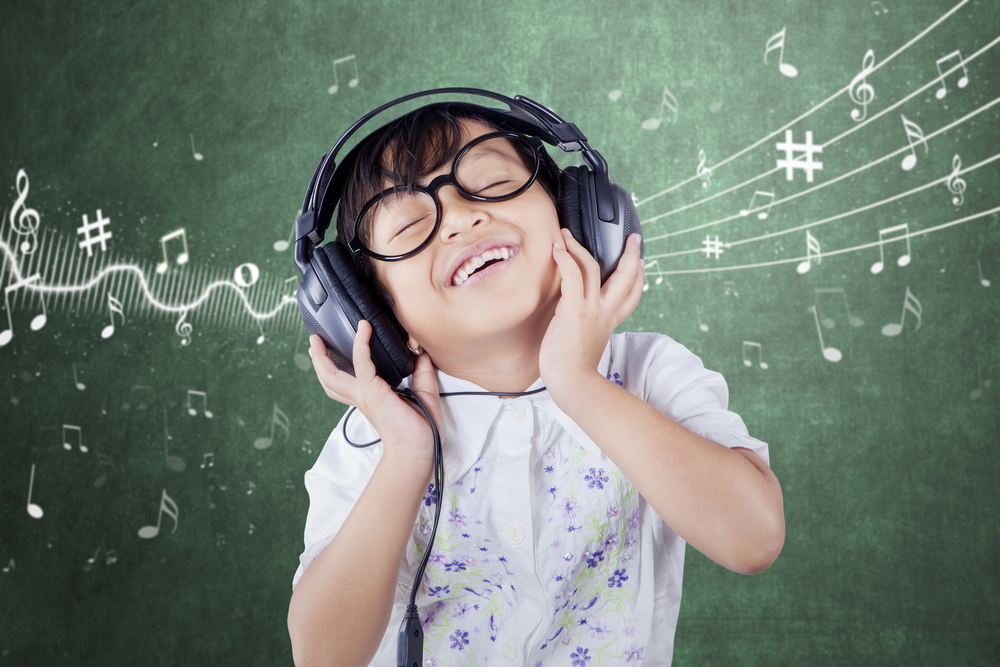 Children are reluctant to open their mouths. Does listening to music help?